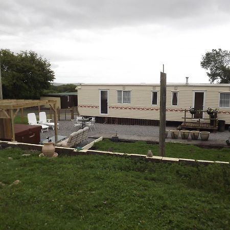 Marsh Water Ponds Fishery Villa Kidwelly Esterno foto