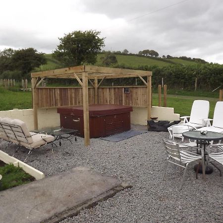 Marsh Water Ponds Fishery Villa Kidwelly Esterno foto