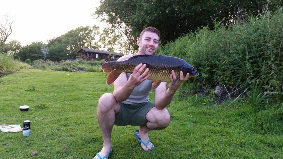 Marsh Water Ponds Fishery Villa Kidwelly Esterno foto