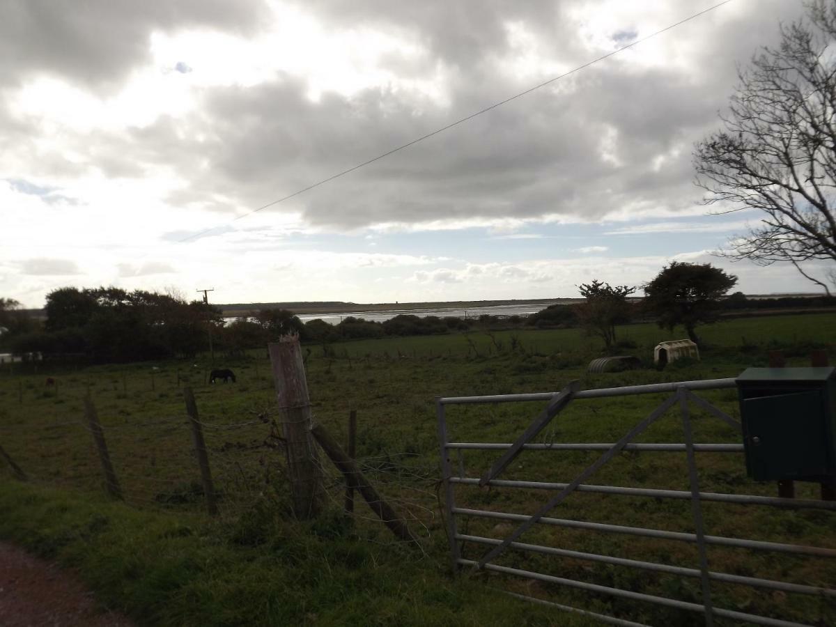 Marsh Water Ponds Fishery Villa Kidwelly Esterno foto